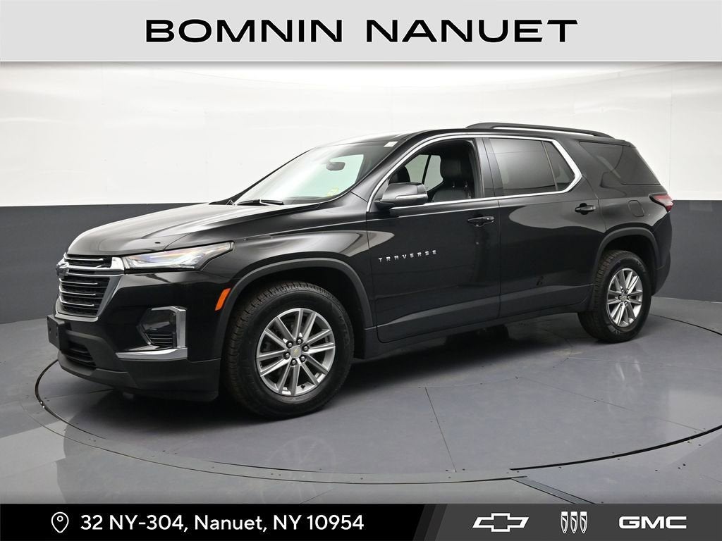 2023 Chevrolet Traverse LT Leather in Mosaic Black Metallic — front three-quarter view